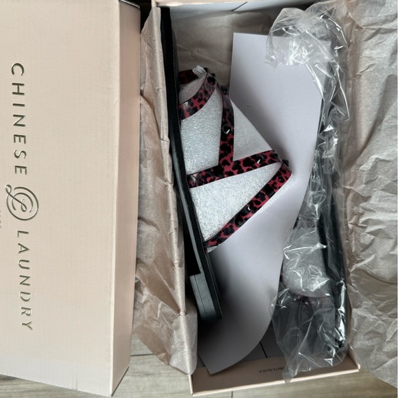 CHINESE LAUNDRY Coralie Cheetah Casual
Sandal Sz 8 New in box - Picture 12 of 13